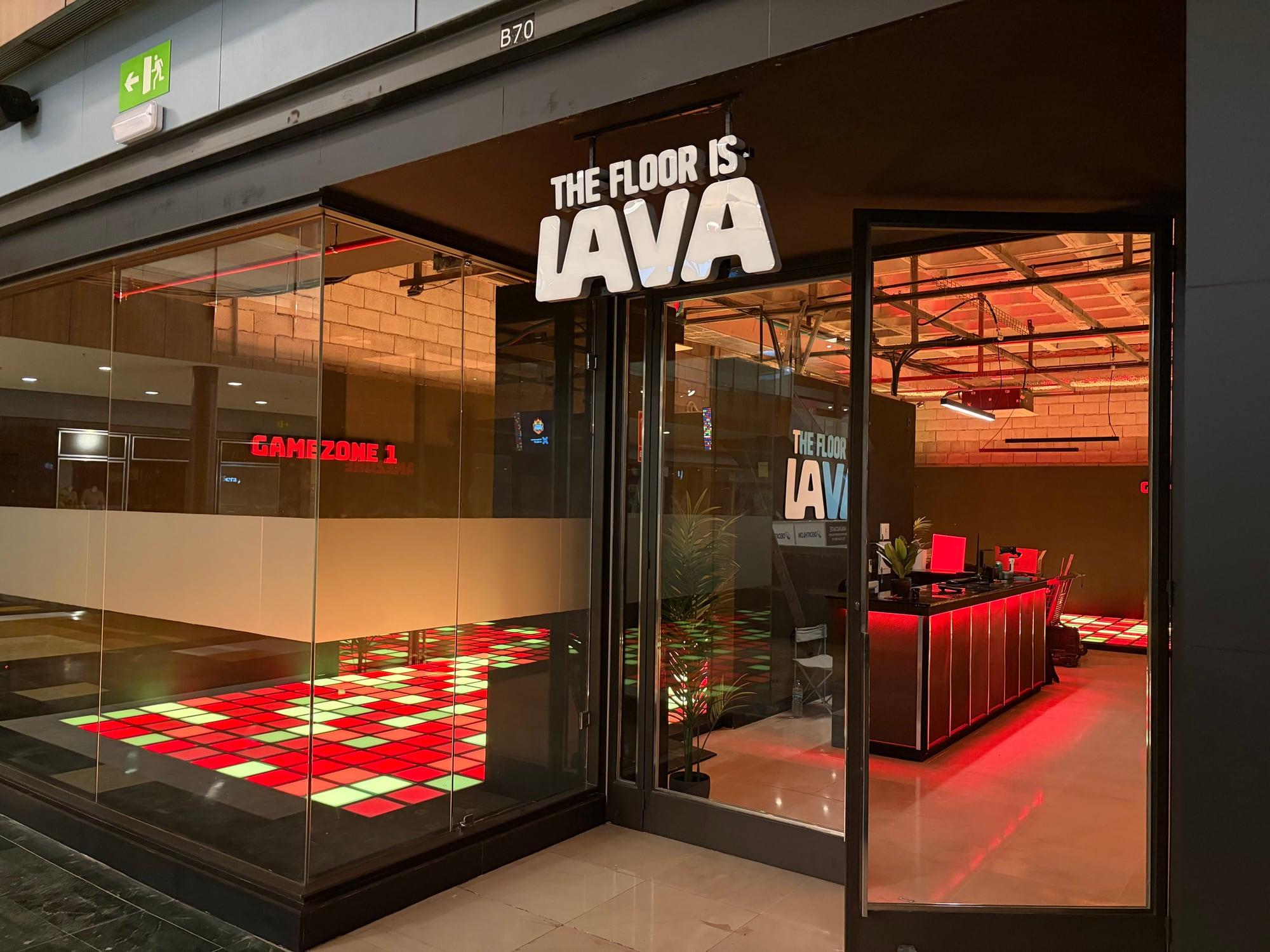 Entrada de The Floor Is Lava en el Centro Comercial Thader de Murcia