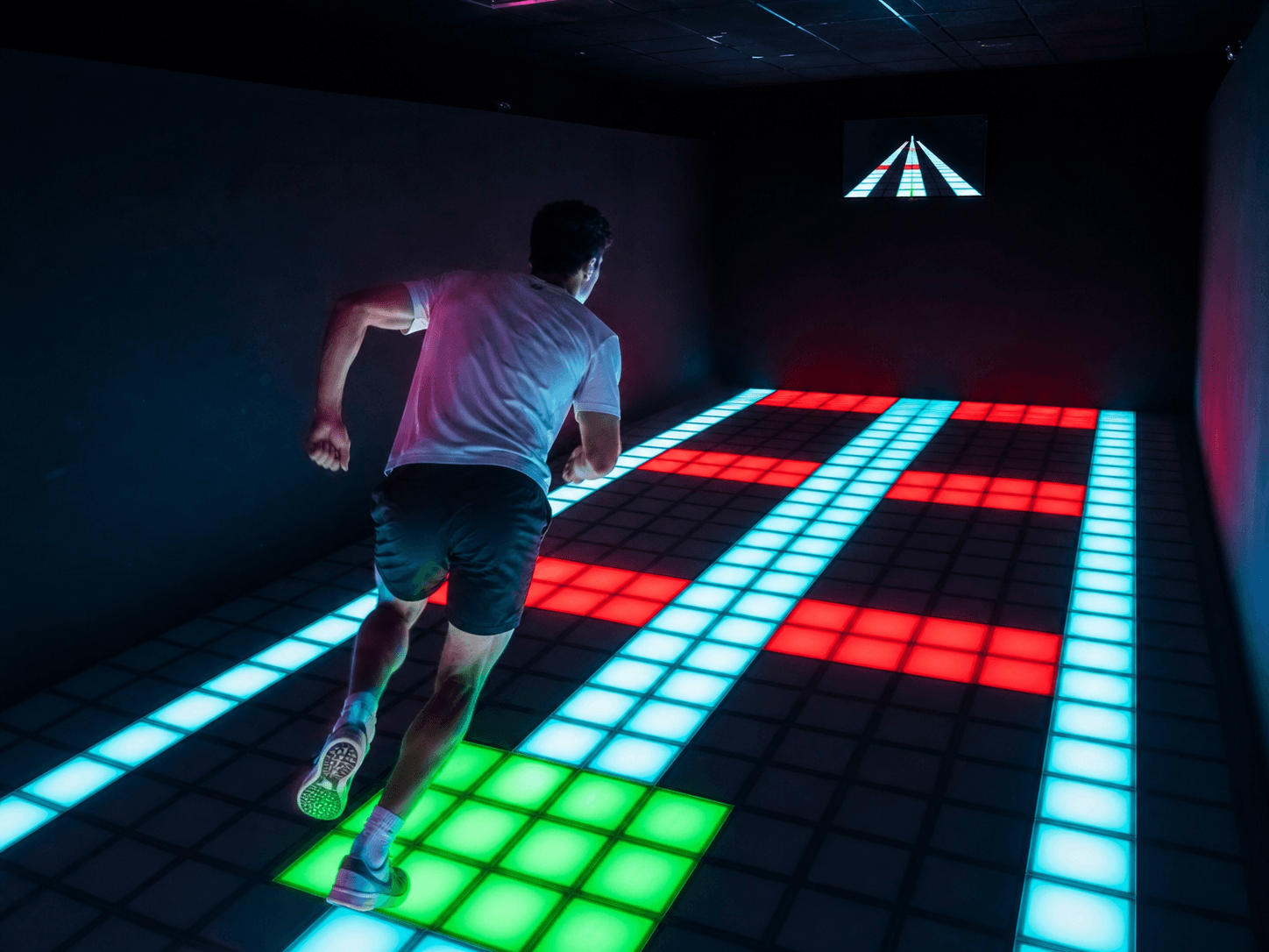 Jugador cambiando de carril para esquivar obstáculos en Lava Run