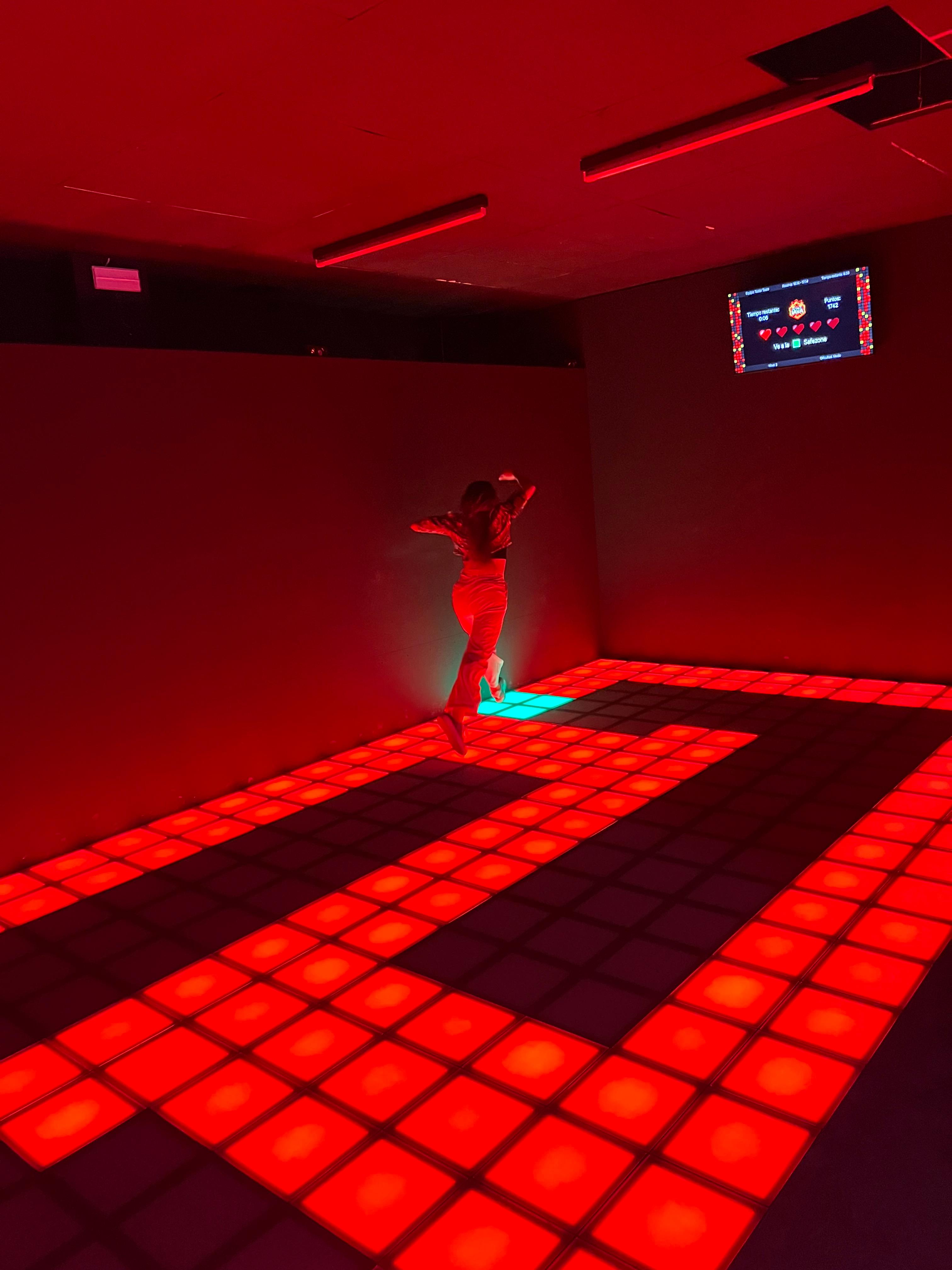 Suelo LED interactivo preparado para Lava Escape